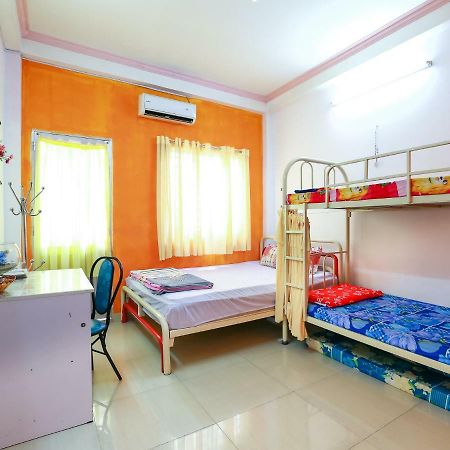Color House Hostel Ho Chi Minh City Exterior photo